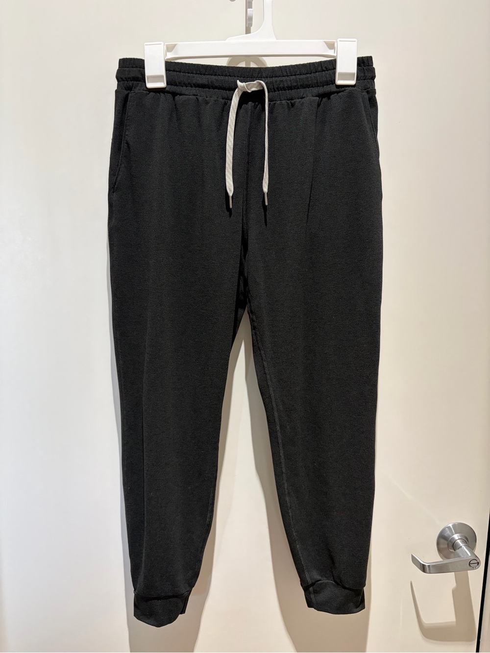 Vuori Performance Joggers~ size M